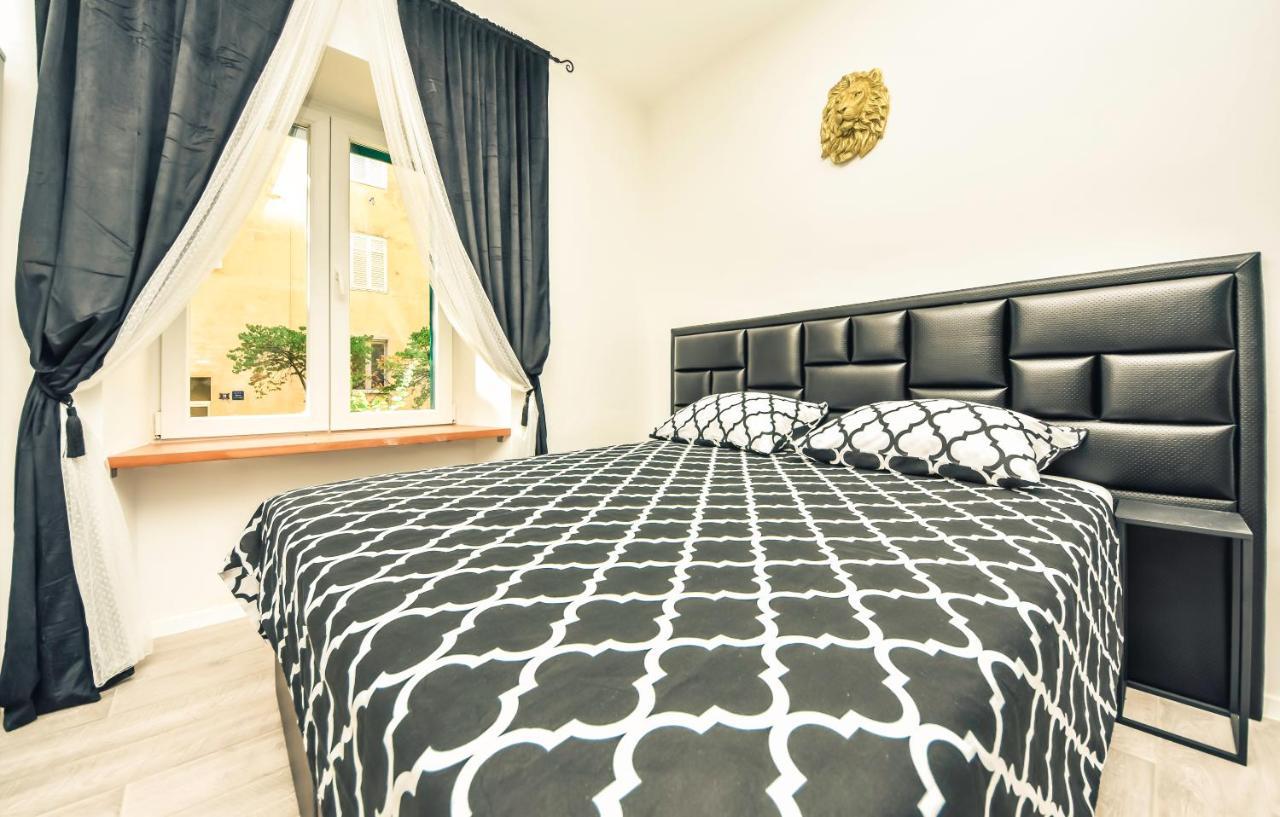 Luxury Heritage Apartment Zara Antica Bagian luar foto