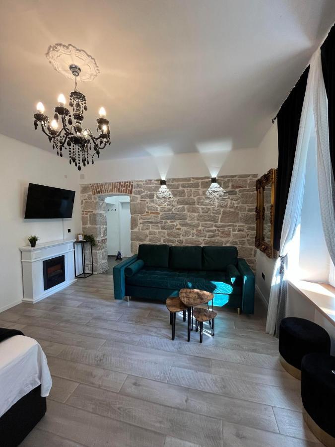 Luxury Heritage Apartment Zara Antica Bagian luar foto